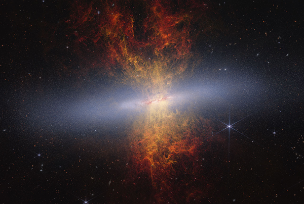 韦伯望远镜穿透尘埃,首次揭示雪茄星系1650万颗恒星