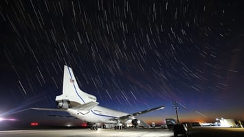 NASA发起史无前例的太空救援：空射火箭升空拯救Swift望远镜